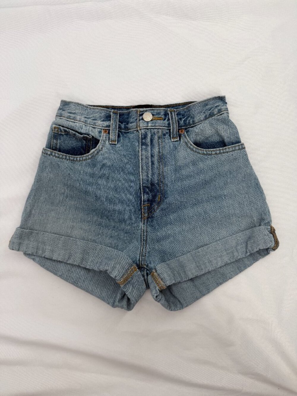 BDG Urban Outfitters Mom High Rise Denim Shorts Light Wash Cuffed Size 24